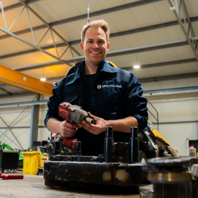Michiel Wouters op zijn werk plaats